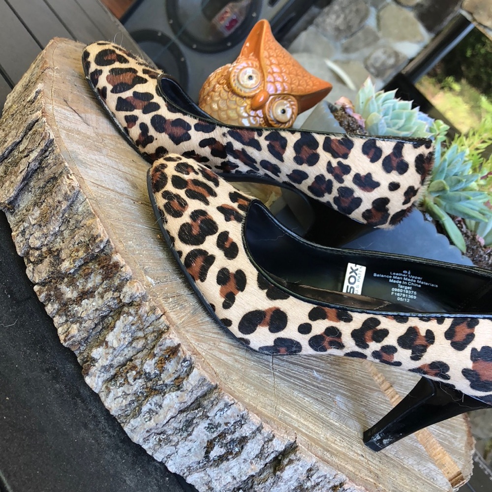 Leopard pumps